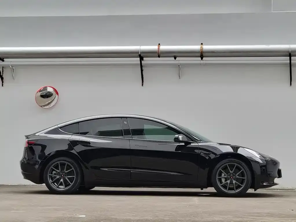 Tesla Model 3 — фото 10