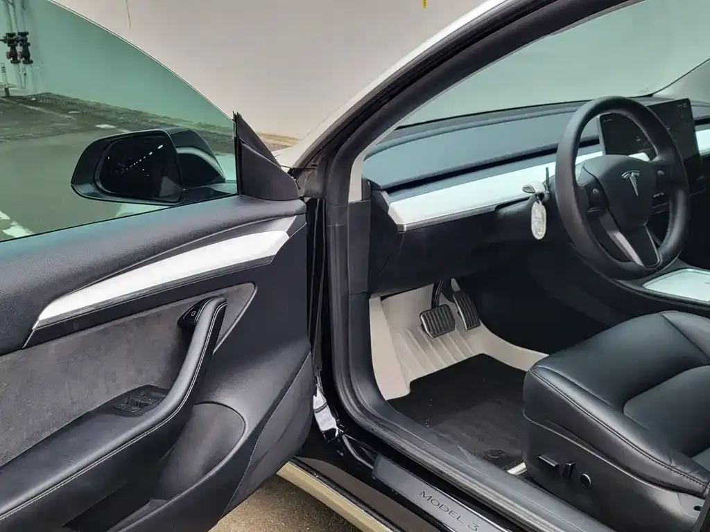 Tesla Model 3 — фото 6