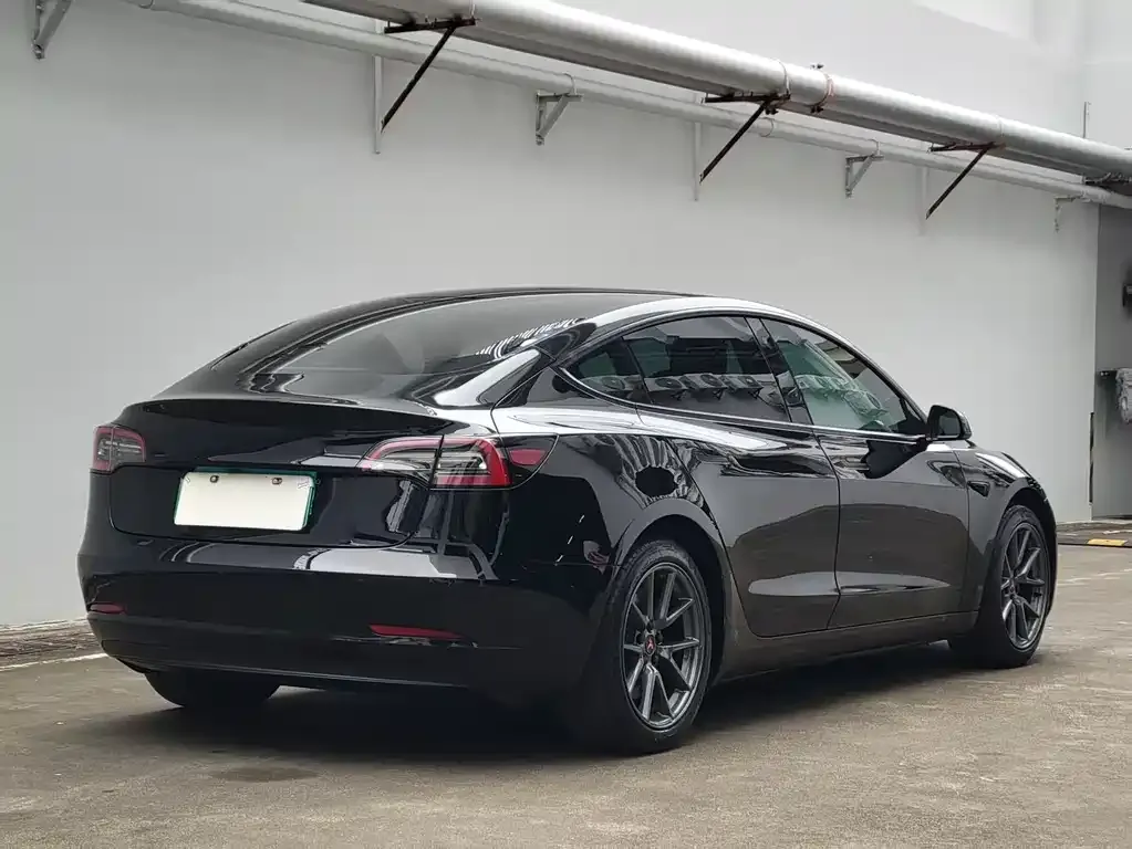 Tesla Model 3 — фото 3
