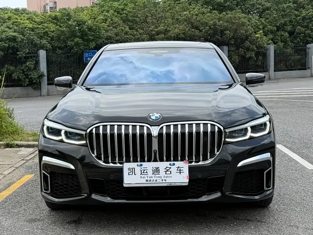 BMW 7 Series — фото 1