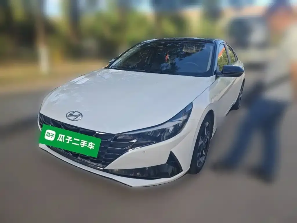 Hyundai Elantra — фото 1