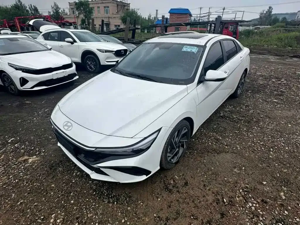 Hyundai Elantra — фото 4
