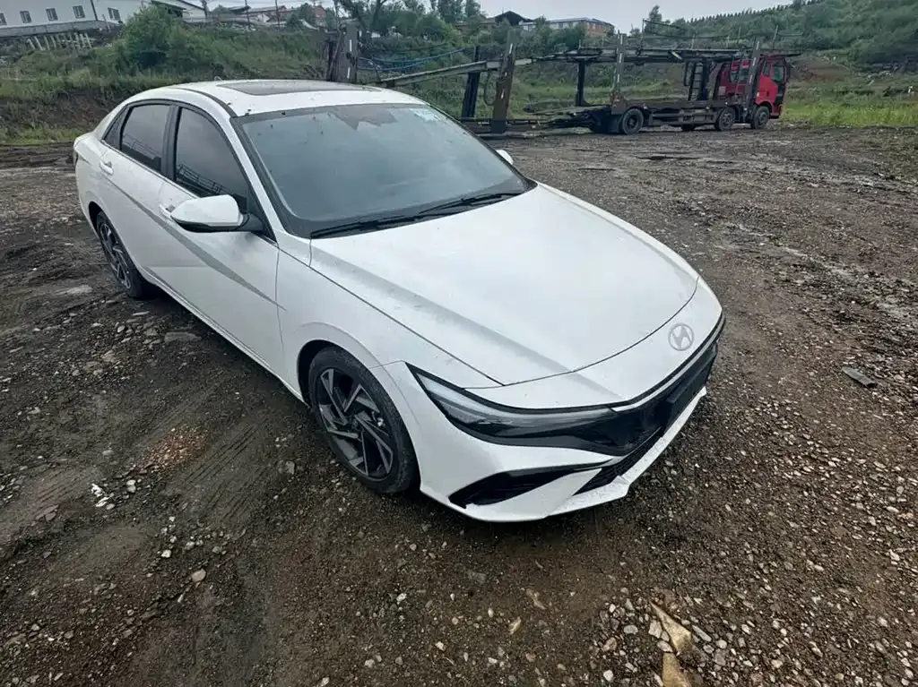 Hyundai Elantra — фото 10