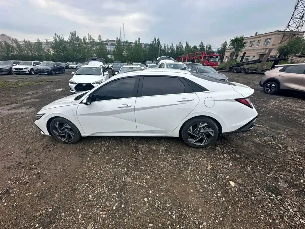 Hyundai Elantra — фото 6