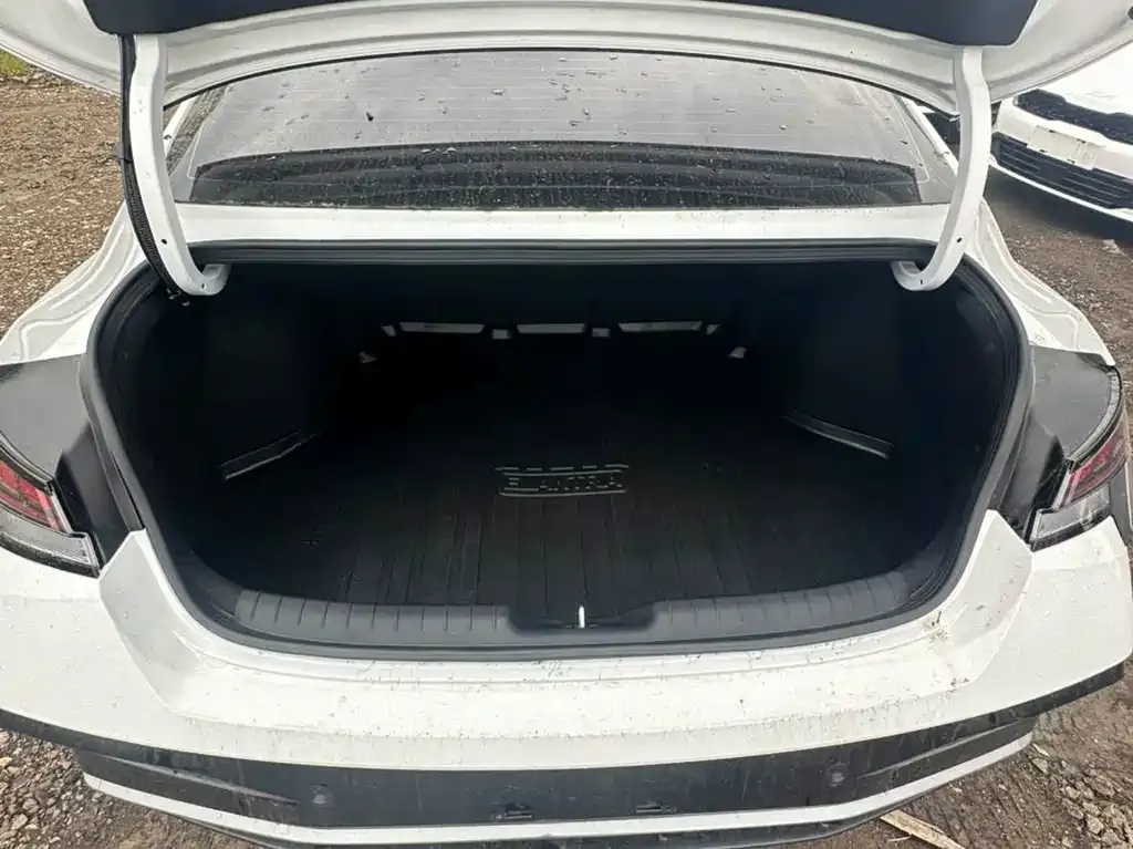 Hyundai Elantra — фото 2
