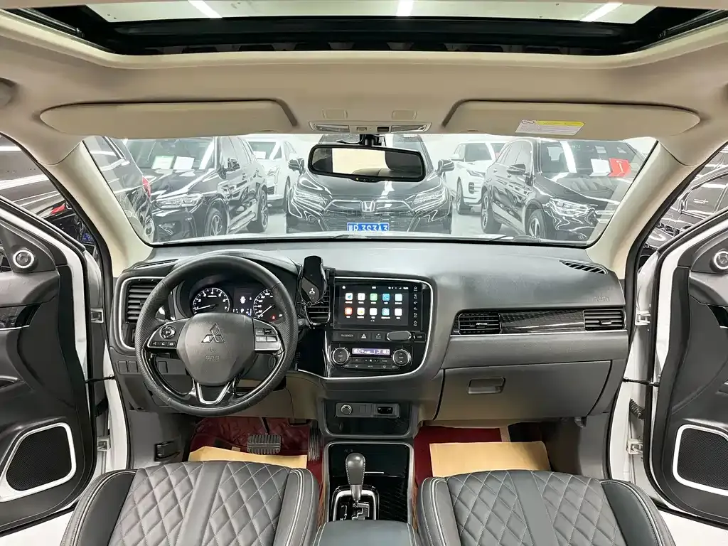 Mitsubishi Outlander — фото 2