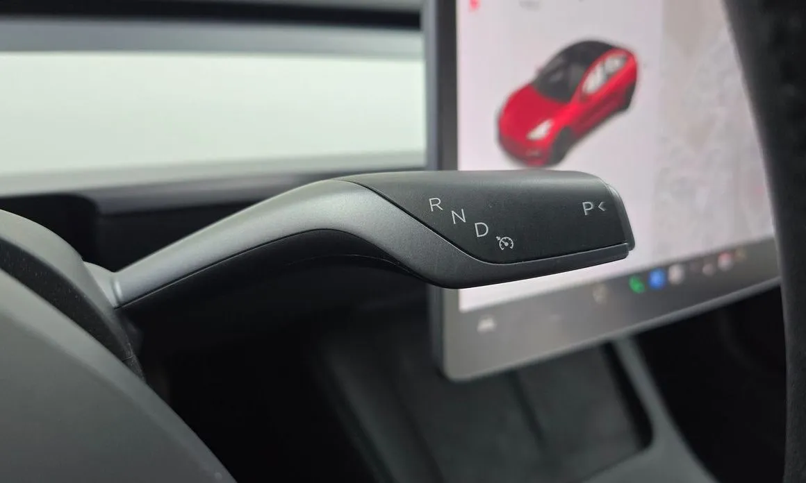 Tesla Model 3 — фото 2
