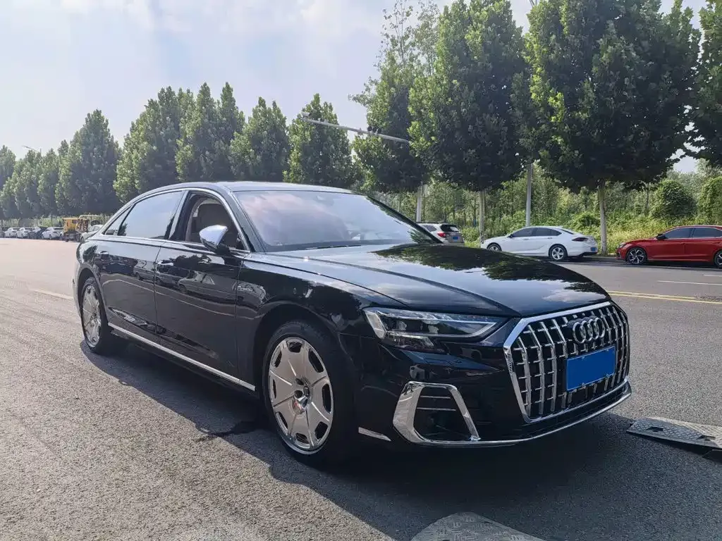 Audi A8 — фото 2