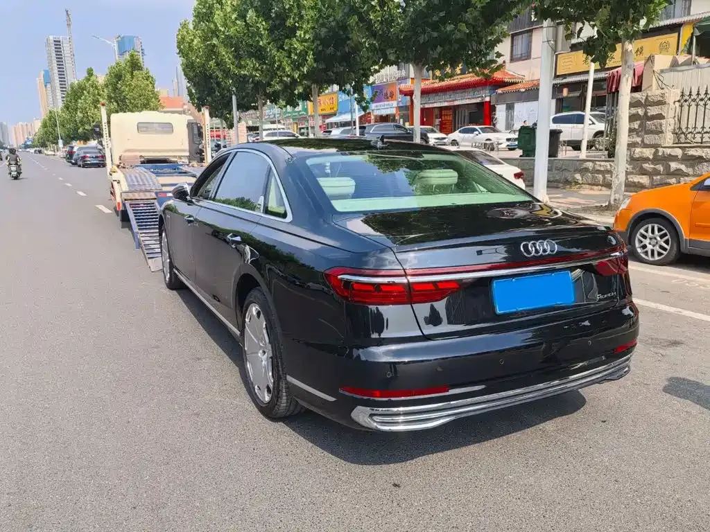 Audi A8 — фото 6