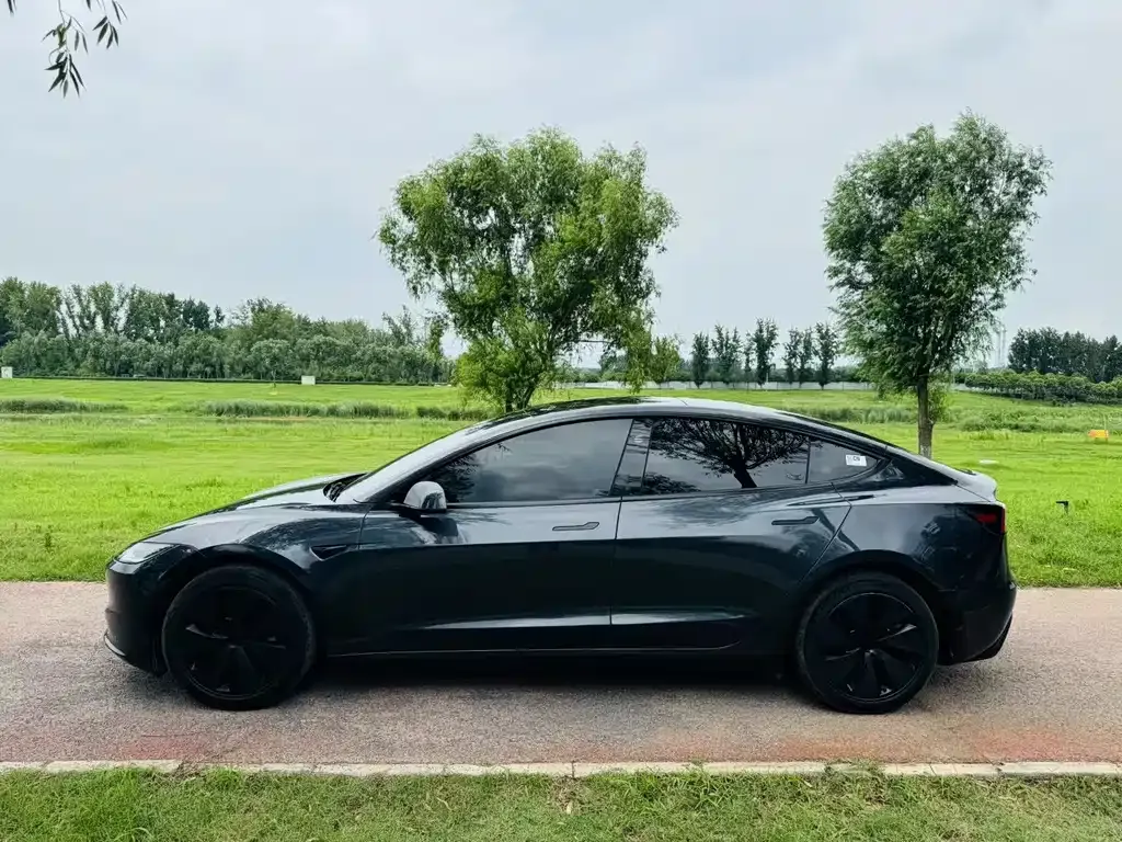 Tesla Model 3 — фото 4