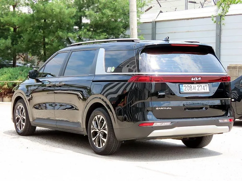 Kia Carnival — фото 10