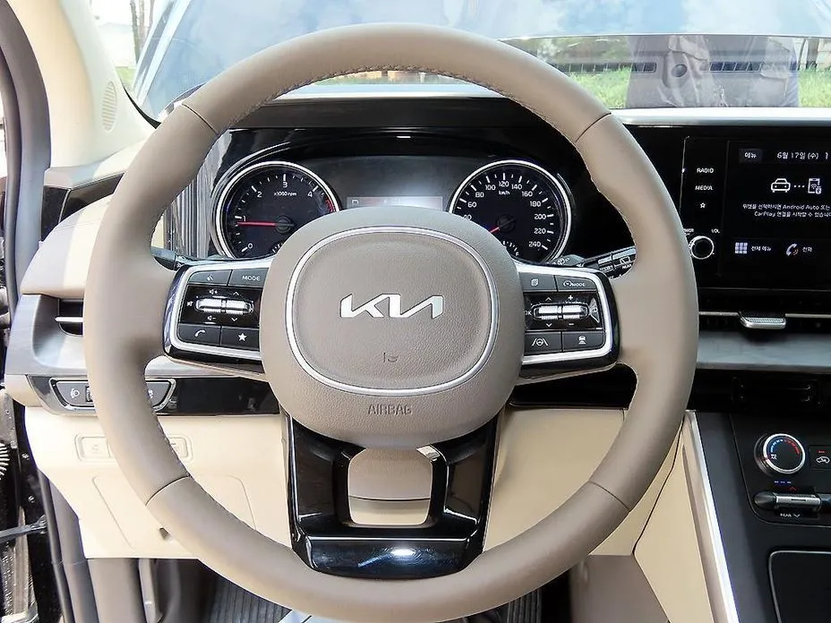 Kia Carnival — фото 3