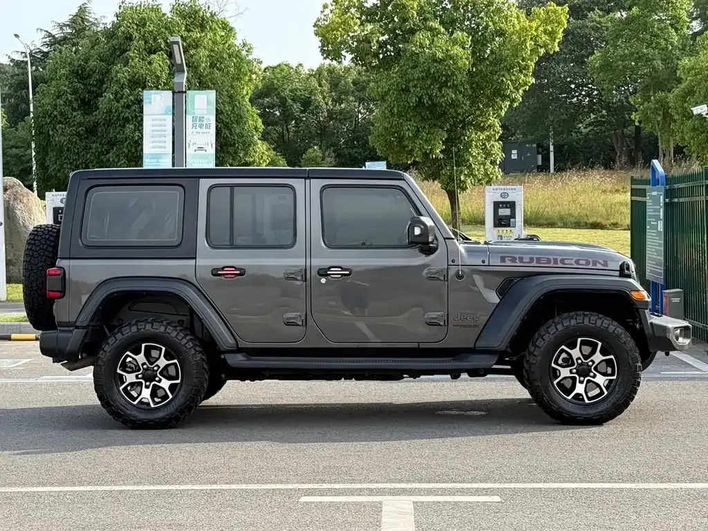 Jeep Wrangler — фото 8