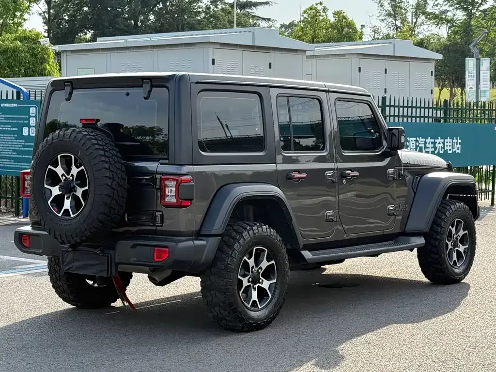 Jeep Wrangler — фото 5