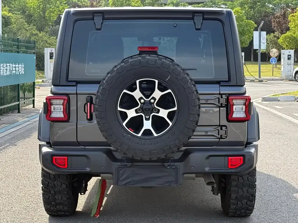 Jeep Wrangler — фото 7