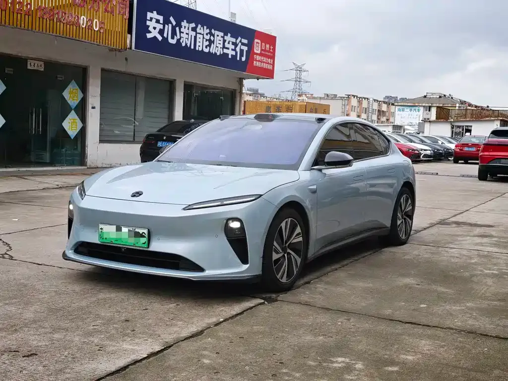 NIO ET5