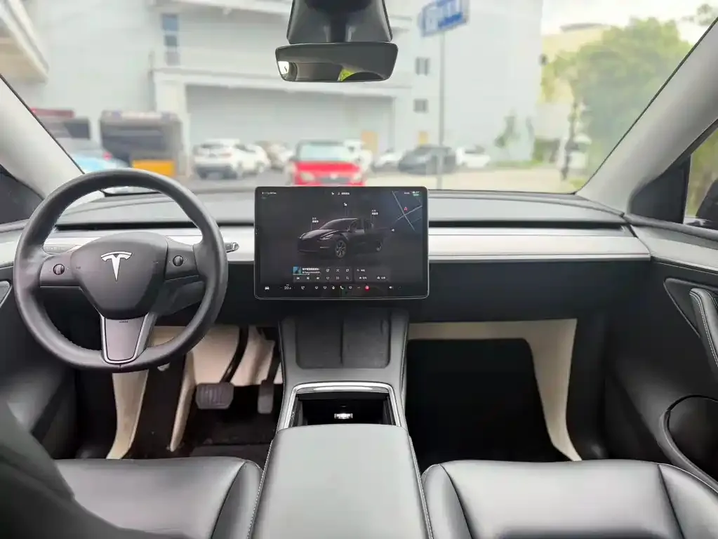 Tesla Model Y — фото 3