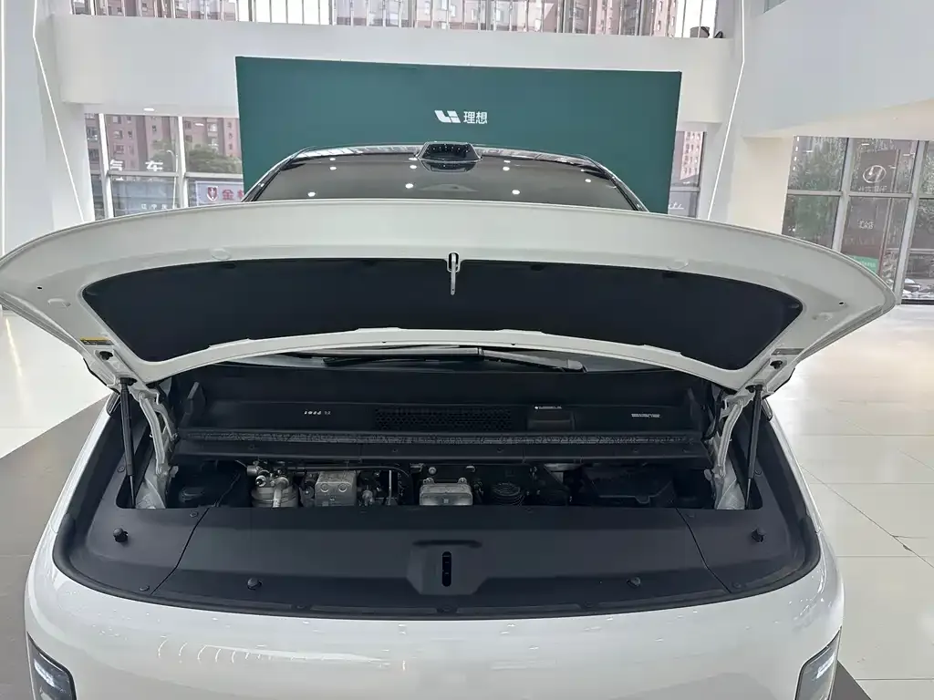 Li Auto MEGA — фото 3
