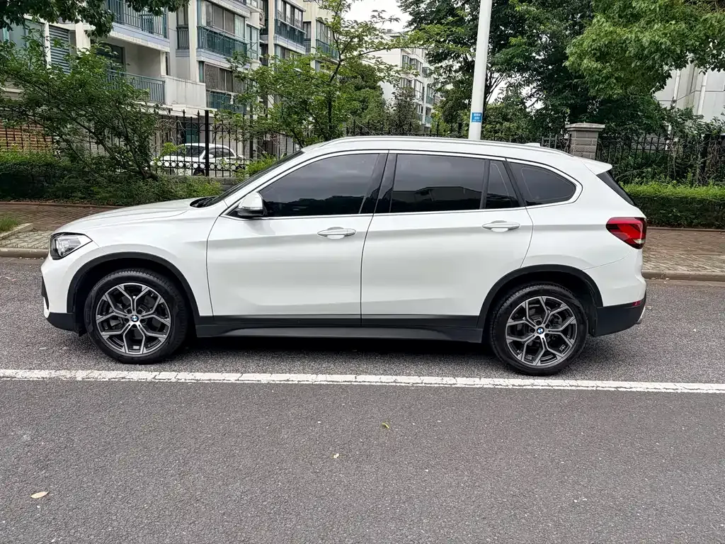 BMW X1 — фото 8
