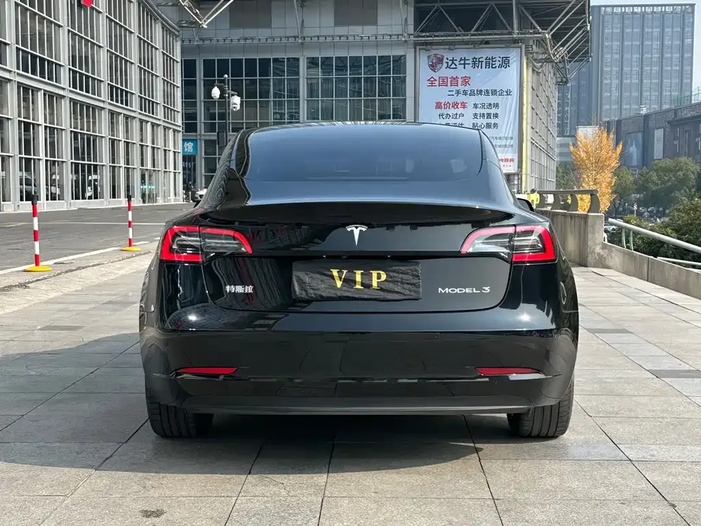 Tesla Model 3 — фото 10