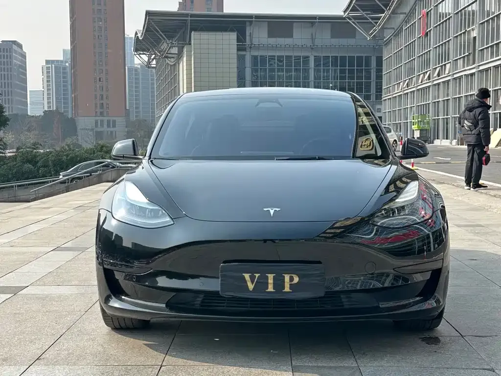 Tesla Model 3 — фото 5