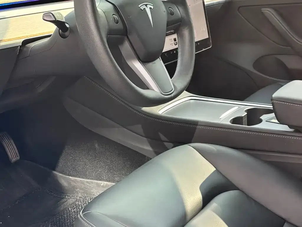 Tesla Model 3 — фото 2