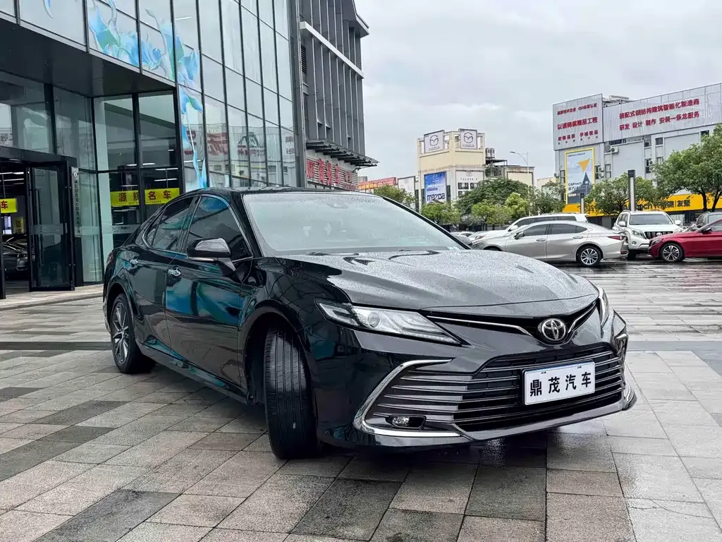 Toyota Camry — фото 8