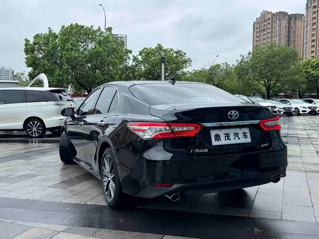 Toyota Camry — фото 7