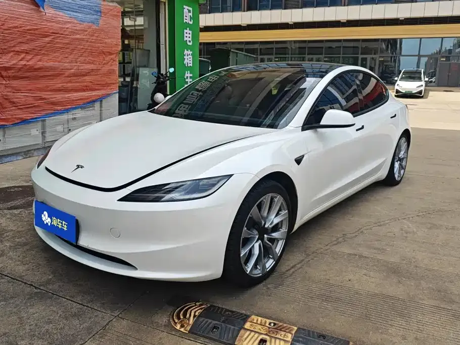 Tesla Model 3 — фото 1