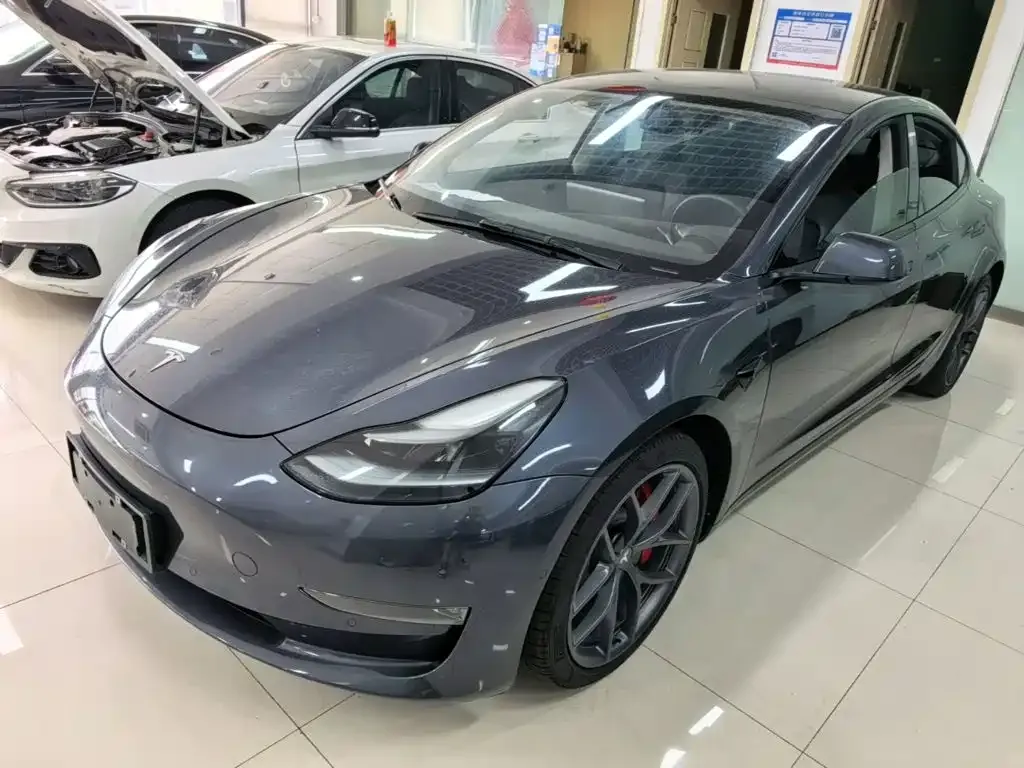 Tesla Model 3 — фото 5