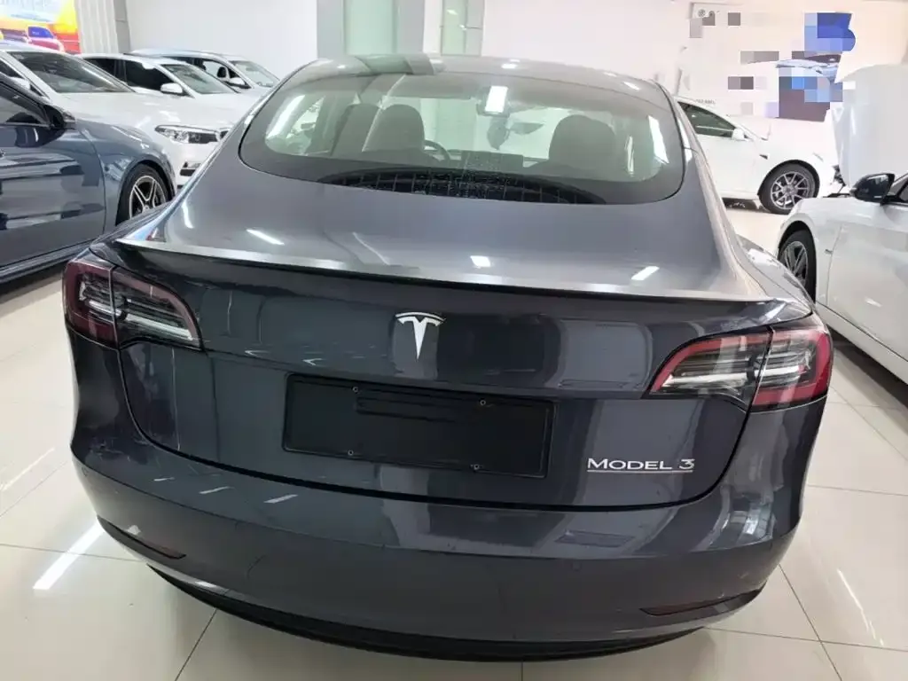 Tesla Model 3 — фото 7