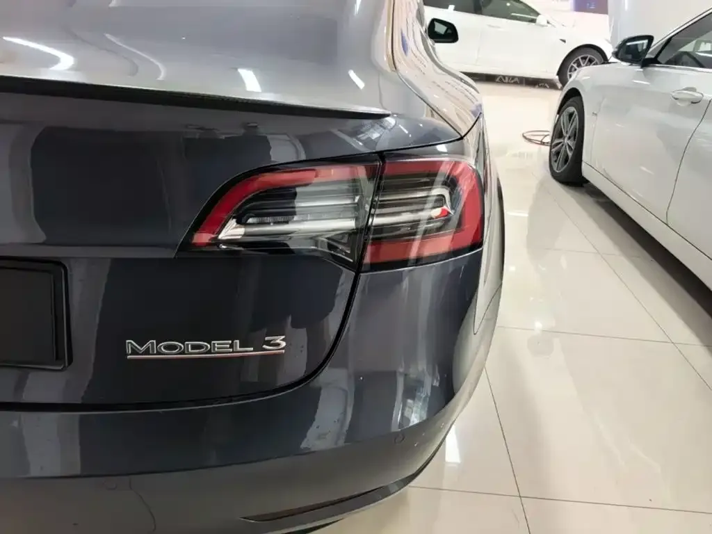 Tesla Model 3 — фото 2