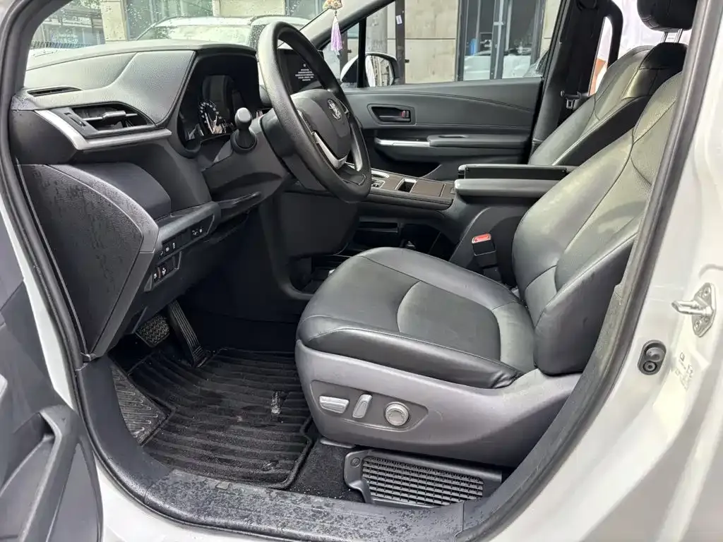 Toyota Granvia — фото 5