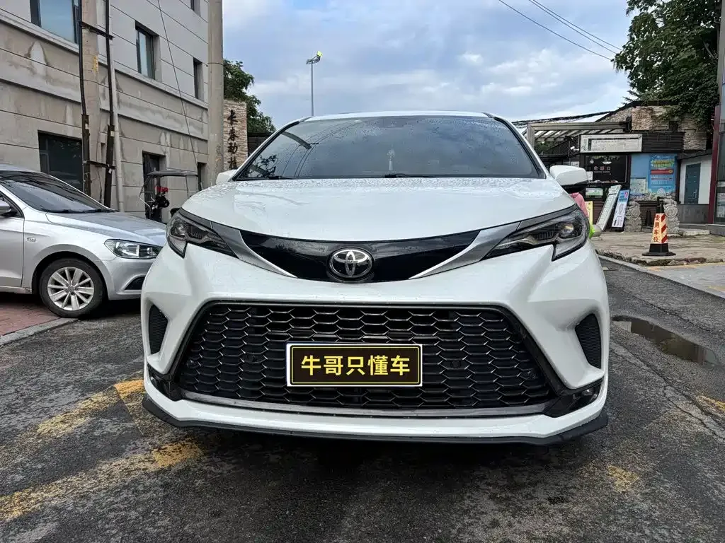 Toyota Granvia — фото 4