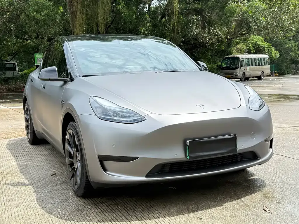 Tesla Model Y — фото 10