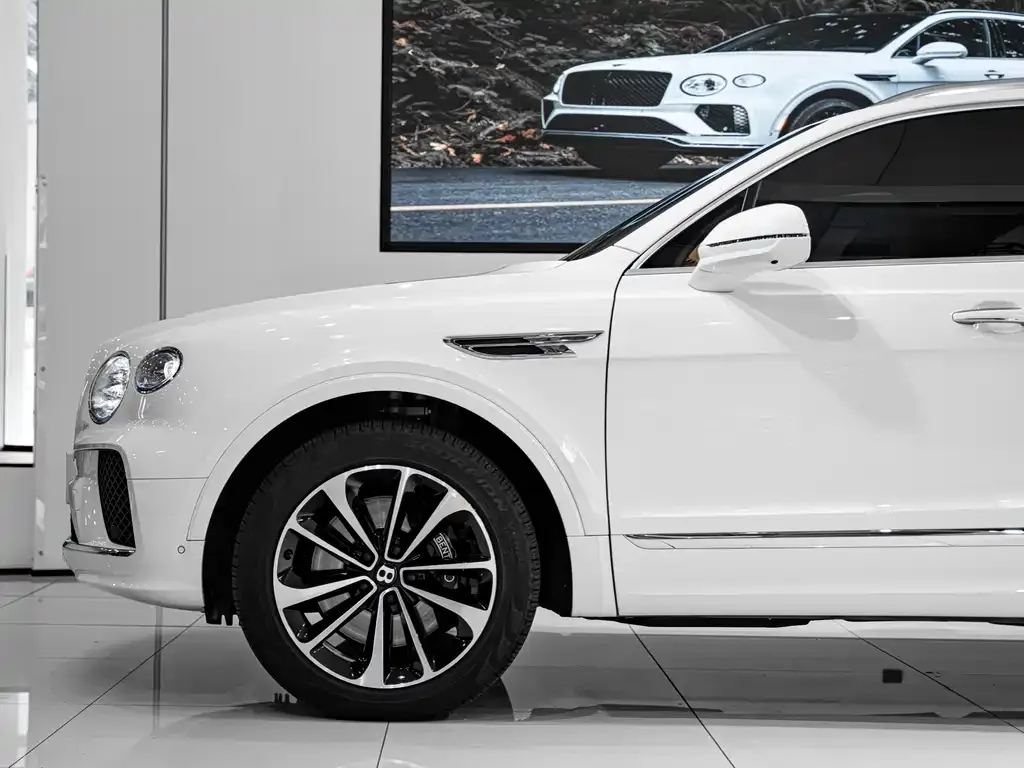 Bentley Bentayga — фото 8