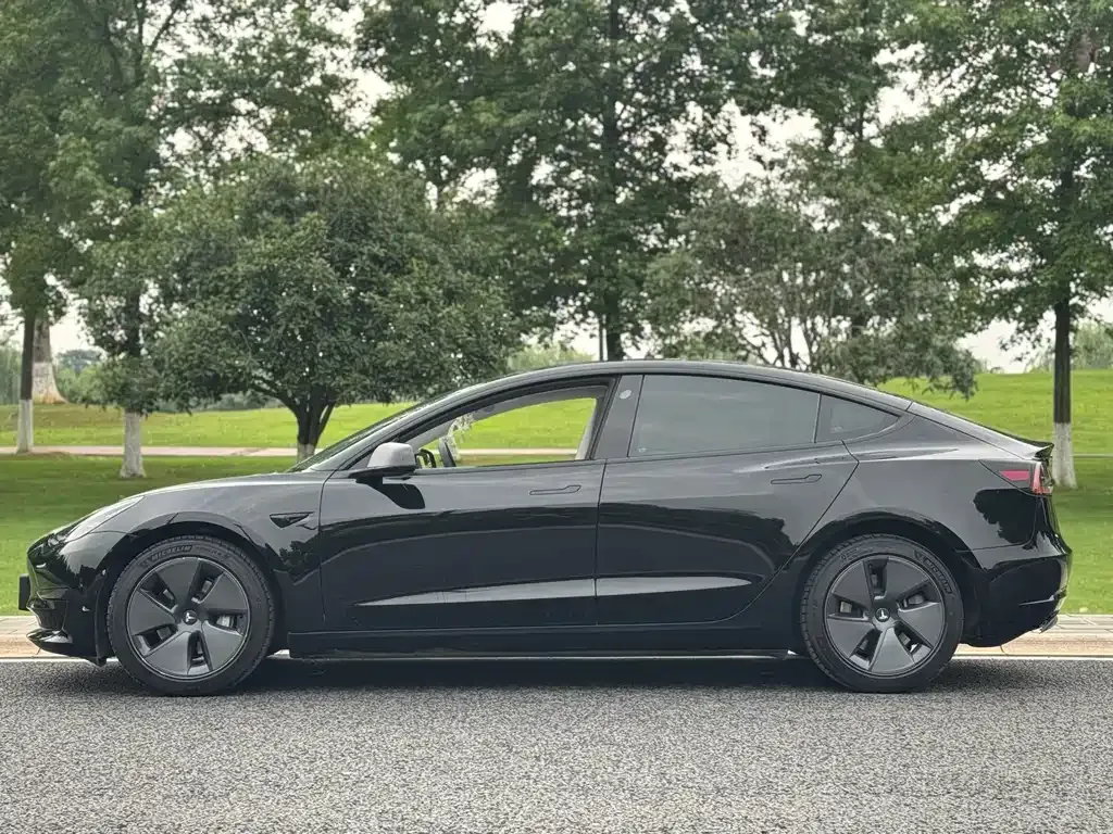 Tesla Model 3 — фото 10
