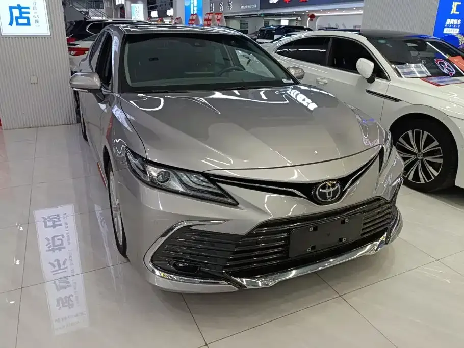 Toyota Camry — фото 6