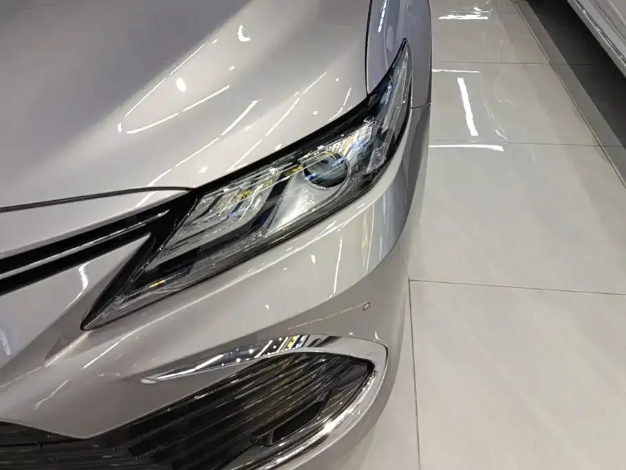 Toyota Camry — фото 5