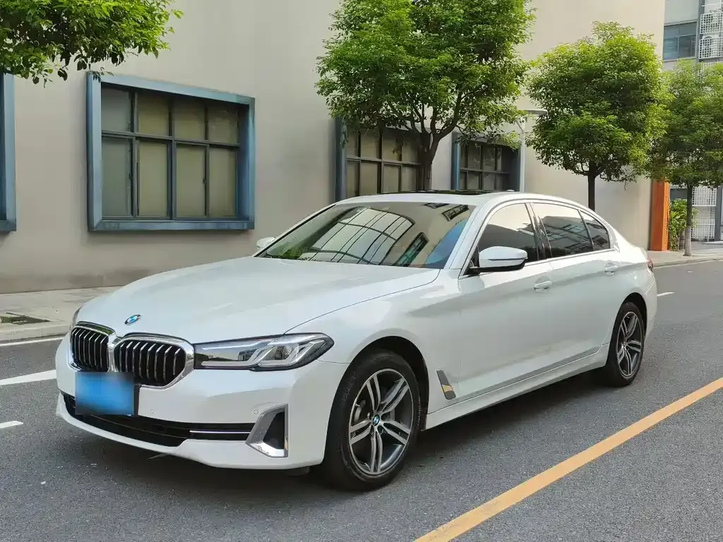 BMW 5 Series — фото 1