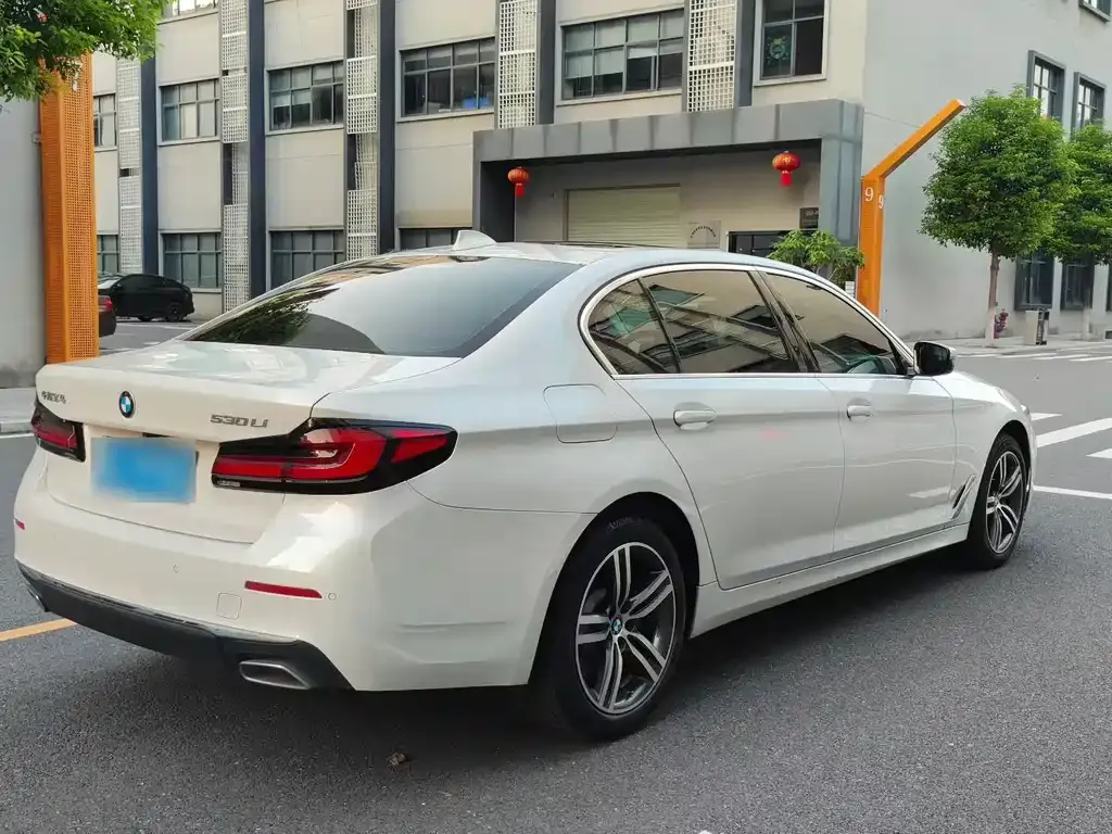 BMW 5 Series — фото 5