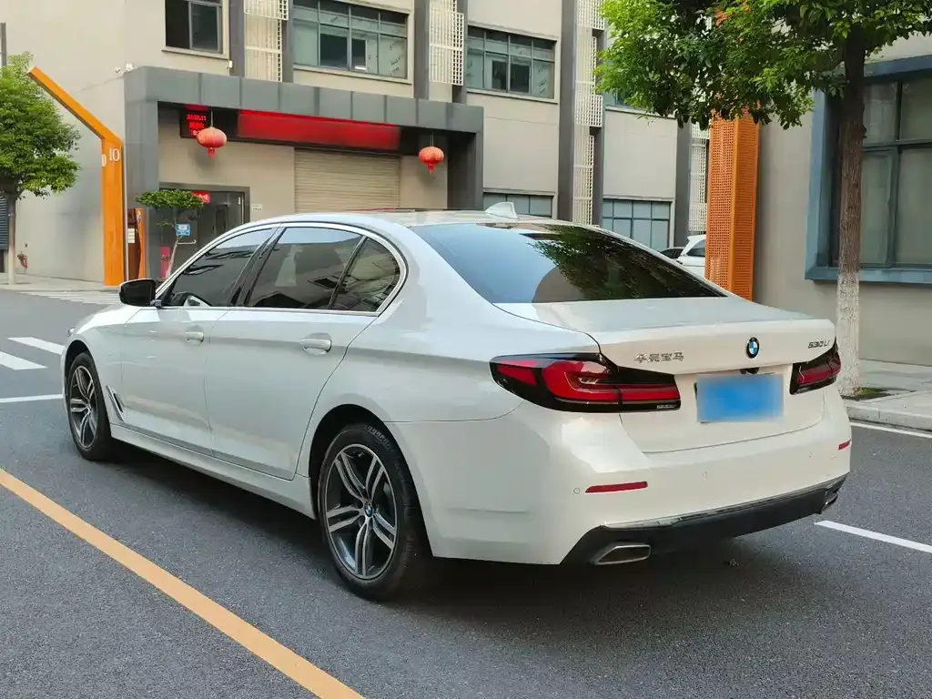 BMW 5 Series — фото 6