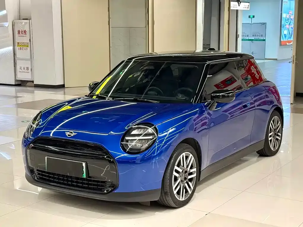 MINI Cooper EV — фото 1