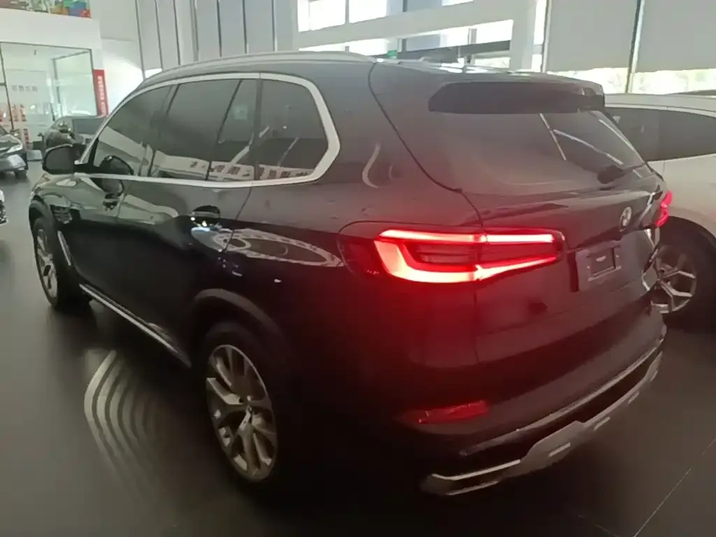 BMW X5 (Import) — фото 2