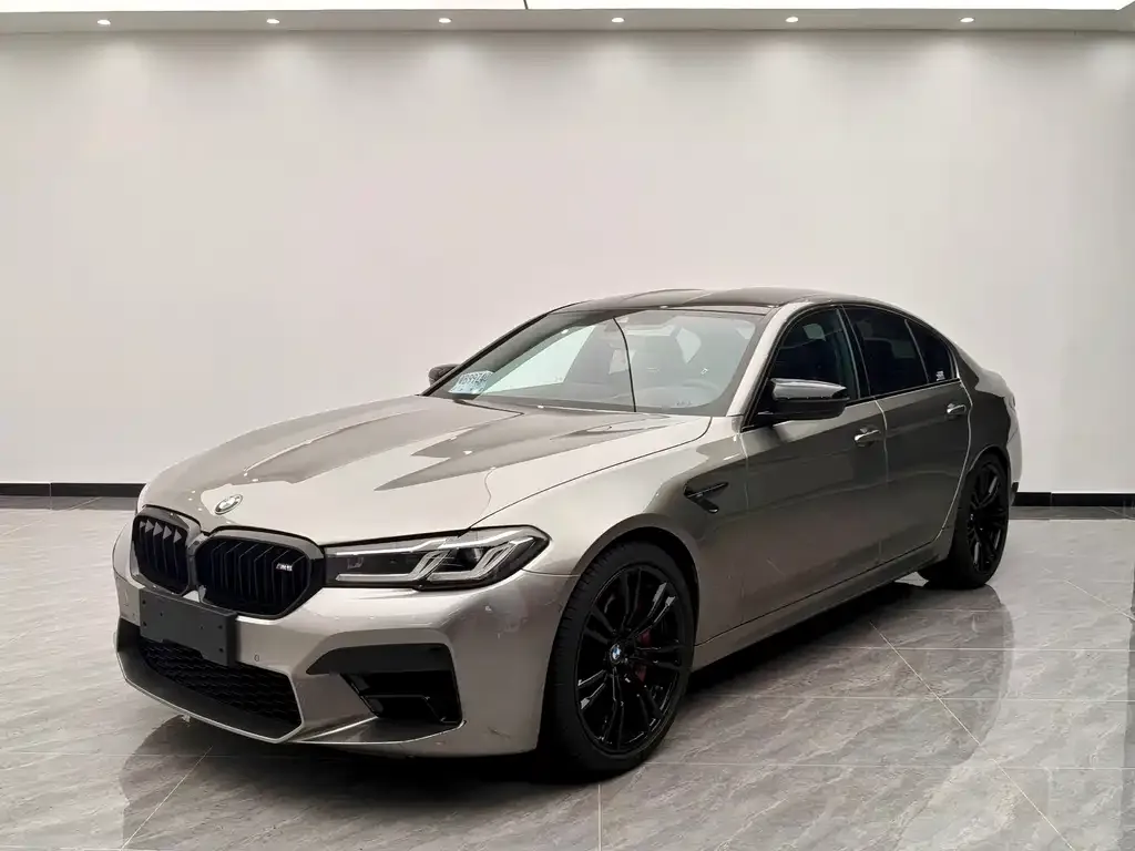 BMW M5 — фото 1