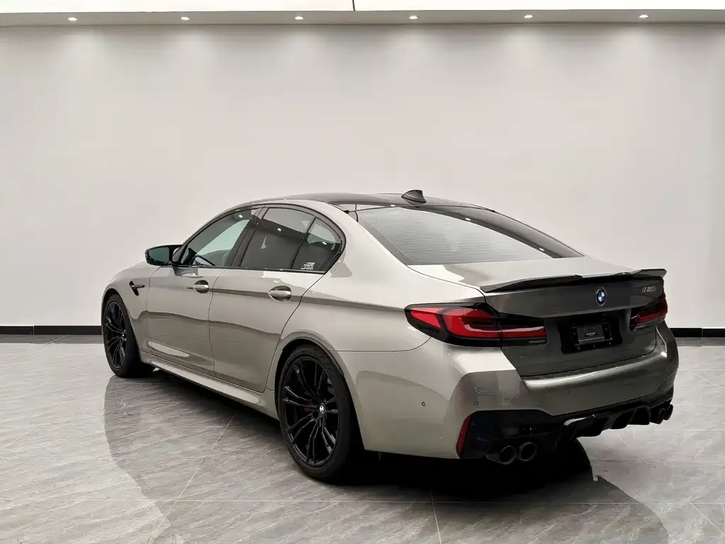 BMW M5 — фото 2