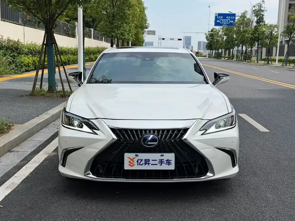 Lexus ES — фото 8