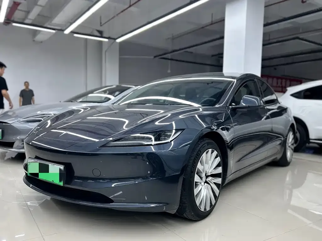 Tesla Model 3 — фото 1