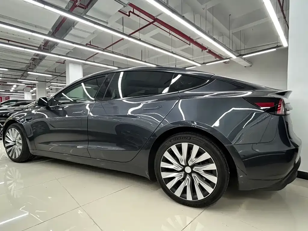 Tesla Model 3 — фото 4