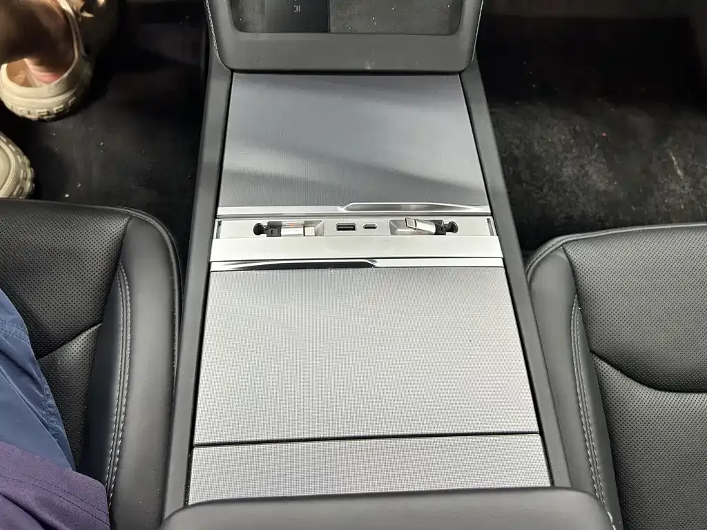 Tesla Model 3 — фото 10